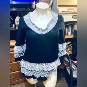 Velzera Med Crotchet Long Sleep Bohemian sleeves Medium NWOT